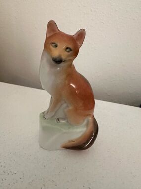 Herend Hand-Painted Fox Figurine in White and Brown